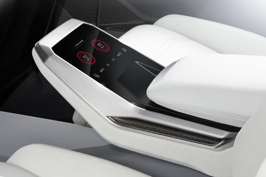 Детали интерьера Audi Q8 Concept 2017 года  (фото 18 из 46)